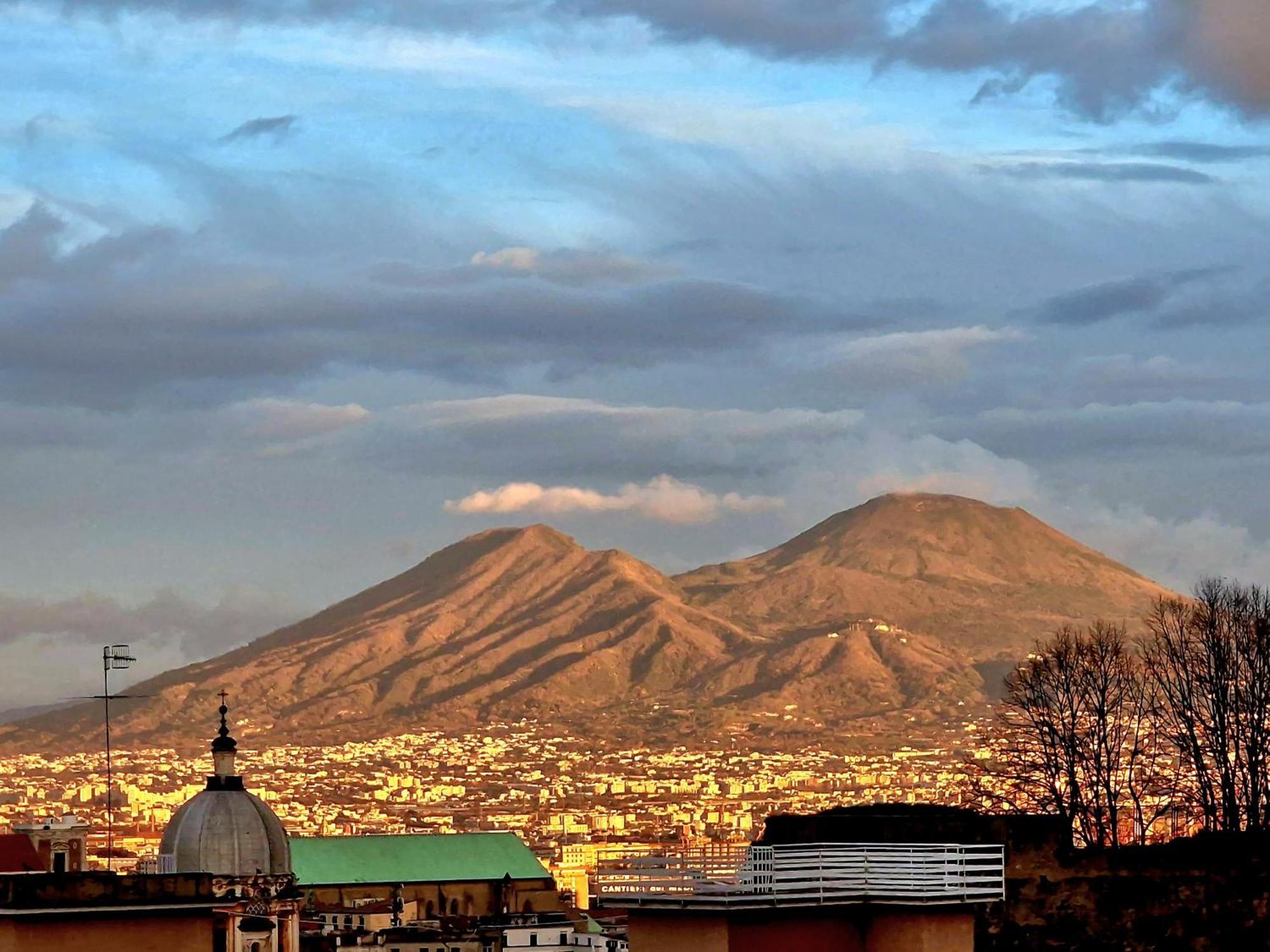 Olivella21 Vesuvio * Naples